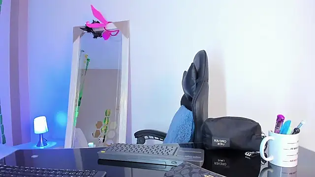 MarilynSmIith online show from March 7, 11:40 am