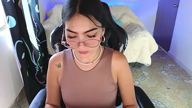 Snapshot of keity_moon chatting on February 21, 3:02 pm keity moon online show from February 21, 3:02 pm