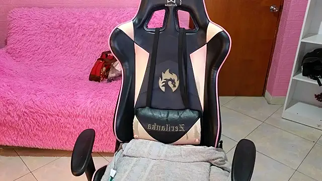 Snapshot of keity_moon chatting on April 7, 2:17 pm keity moon online show from April 7, 2:17 pm