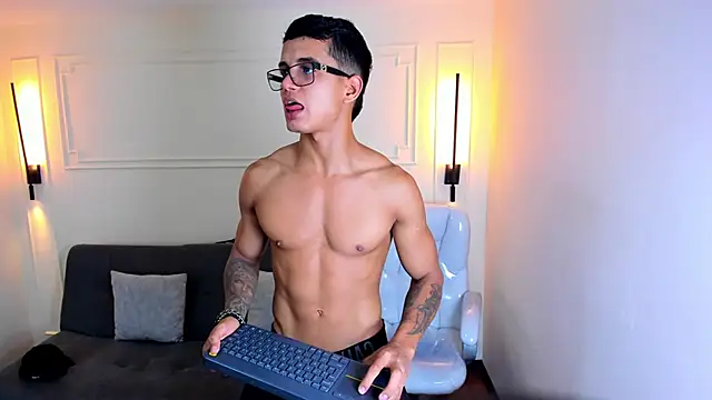 Snapshot of Paradise_boy_s chatting on September 29, 10:47 pm Paradise boy s online show from September 29, 10:47 pm