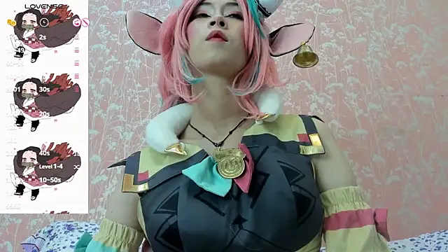 NEZUKO MITSURI online show from October 8, 8:06 pm