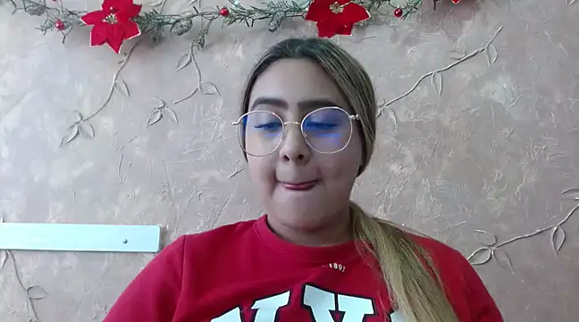 Miabonnett  online show from December 16, 4:49 pm