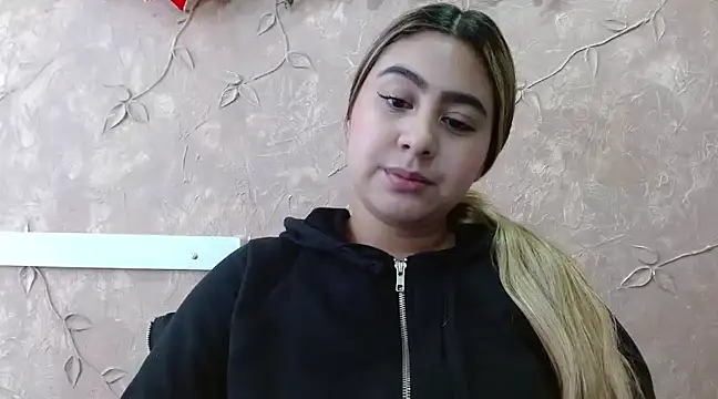 Miabonnett  online show from December 23, 2:17 pm