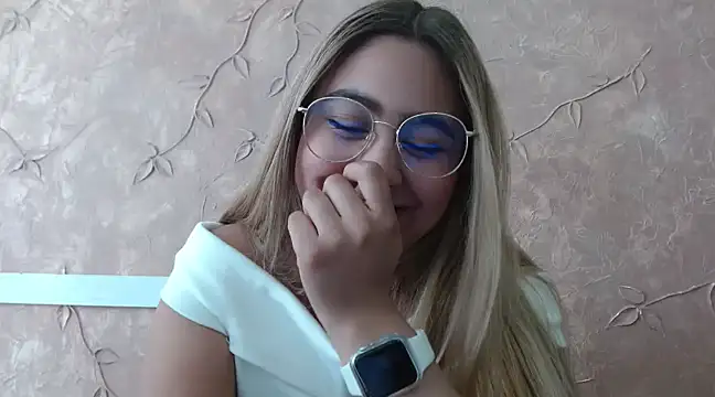 Miabonnett  online show from January 18, 4:42 pm