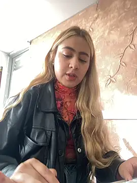 Miabonnett  online show from November 7, 12:05 pm