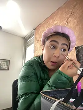 Miabonnett  online show from January 6, 12:20 pm