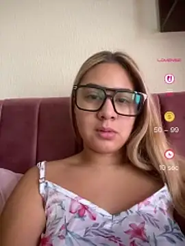 Miabonnett  online show from May 6, 11:59 am
