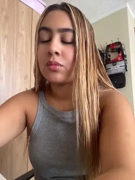 Miabonnett  online show from May 20, 3:40 pm