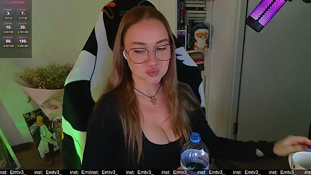 Emili1- online show from November 21, 8:46 am