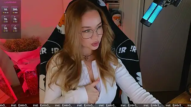 Emili1- online show from December 17, 4:02 pm