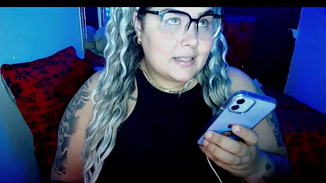 Snapshot of Fernanda_Big_Boobs chatting on December 4, 3:59 am Fernanda Big Boobs online show from December 4, 3:59 am