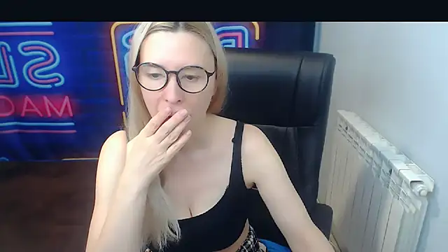 Snapshot of kerakiss877 chatting on January 6, 7:56 pm kerakiss877 online show from January 6, 7:56 pm