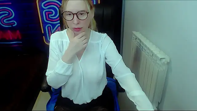 Snapshot of kerakiss877 chatting on February 19, 8:20 pm kerakiss877 online show from February 19, 8:20 pm