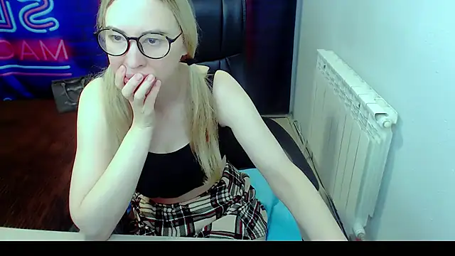 Snapshot of kerakiss877 chatting on March 5, 9:15 pm kerakiss877 online show from March 5, 9:15 pm