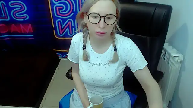 Snapshot of kerakiss877 chatting on March 20, 12:43 pm kerakiss877 online show from March 20, 12:43 pm