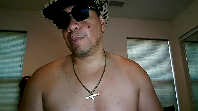 Snapshot of pimpdaddy4ever chatting on December 3, 8:50 pm pimpdaddy4ever online show from December 3, 8:50 pm