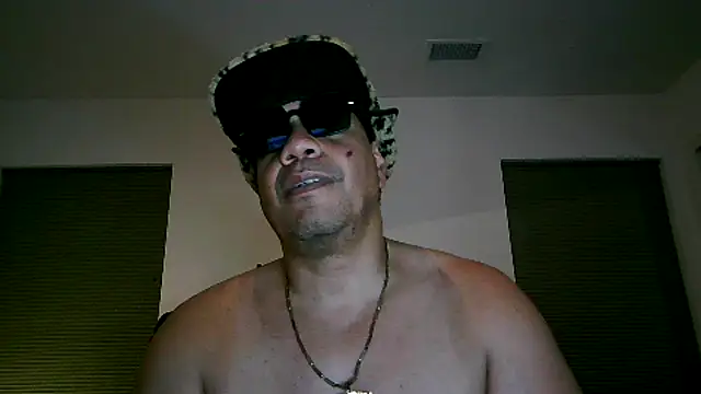 Snapshot of pimpdaddy4ever chatting on December 4, 12:41 am pimpdaddy4ever online show from December 4, 12:41 am