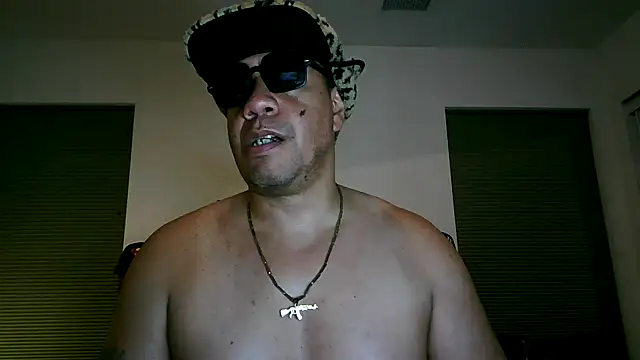 Snapshot of pimpdaddy4ever chatting on December 4, 3:59 am pimpdaddy4ever online show from December 4, 3:59 am