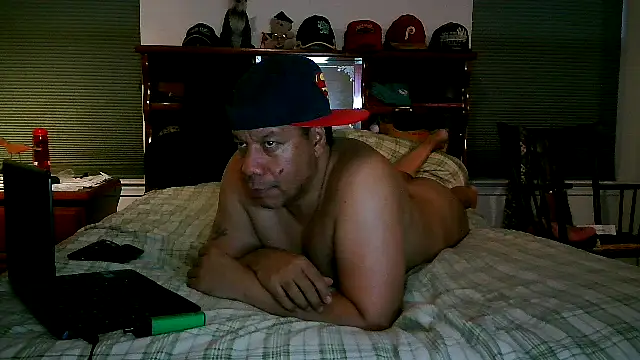 Snapshot of pimpdaddy4ever chatting on December 5, 9:39 pm pimpdaddy4ever online show from December 5, 9:39 pm