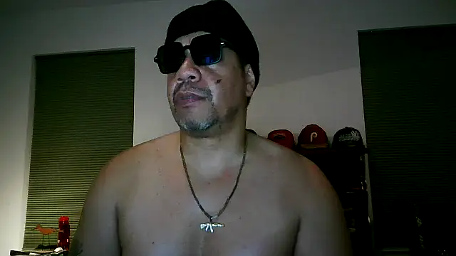 Snapshot of pimpdaddy4ever chatting on December 18, 3:37 am pimpdaddy4ever online show from December 18, 3:37 am