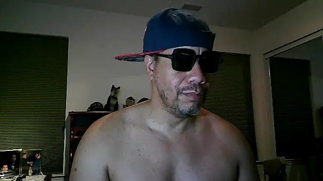 Snapshot of pimpdaddy4ever chatting on December 24, 2:54 am pimpdaddy4ever online show from December 24, 2:54 am