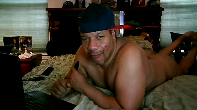 Snapshot of pimpdaddy4ever chatting on January 1, 5:55 pm pimpdaddy4ever online show from January 1, 5:55 pm
