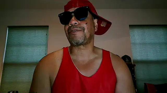 Snapshot of pimpdaddy4ever chatting on April 6, 11:05 pm pimpdaddy4ever online show from April 6, 11:05 pm