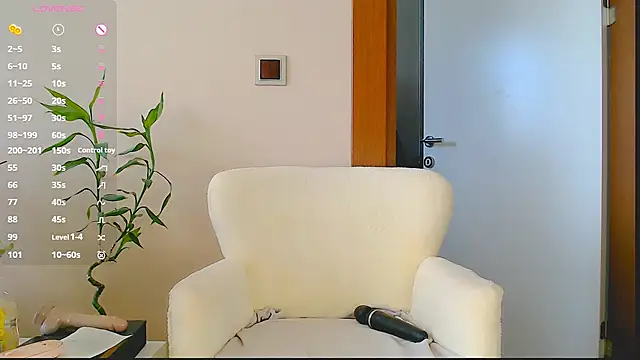   QUEEN    online show from October 16, 10:49 am