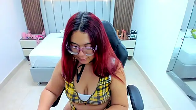 MADISON ROWAN1 online show from May 2, 3:11 am