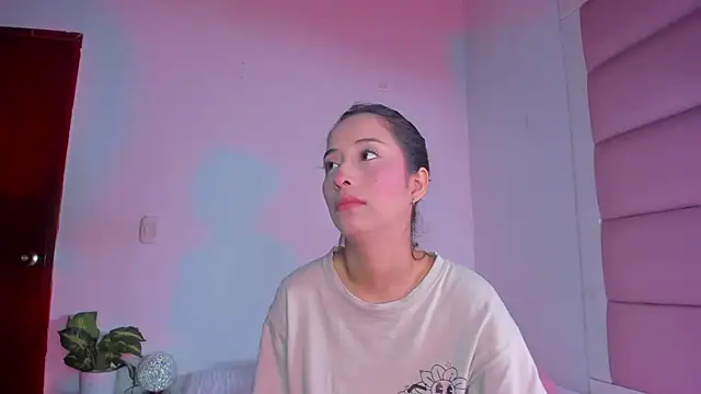 little-Emma online show from October 2, 3:13 am