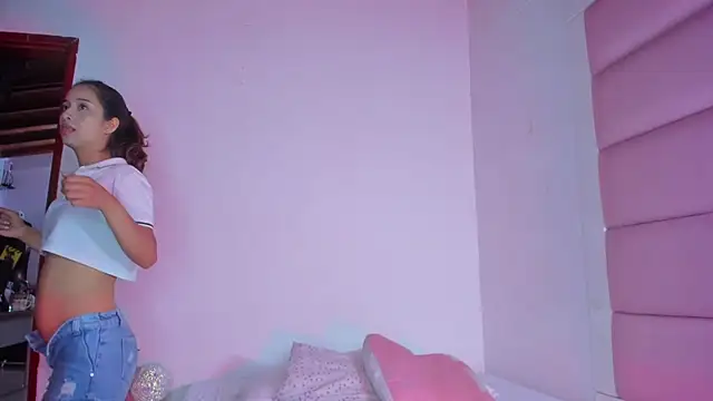 little-Emma online show from October 4, 3:15 am