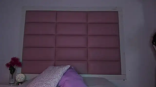 Snapshot of little-Emma chatting on January 7, 3:09 am little-Emma online show from January 7, 3:09 am