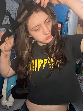 Snapshot of emilysue1 chatting on February 20, 2:18 am emilysue1 online show from February 20, 2:18 am