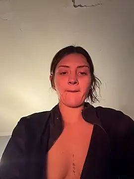 Snapshot of emilysue1 chatting on December 2, 9:21 pm emilysue1 online show from December 2, 9:21 pm