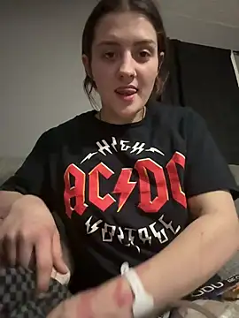 Snapshot of emilysue1 chatting on February 2, 7:07 am emilysue1 online show from February 2, 7:07 am