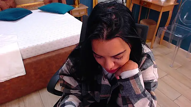 Snapshot of SerenaXMendez chatting on February 22, 7:01 am SerenaXMendez online show from February 22, 7:01 am