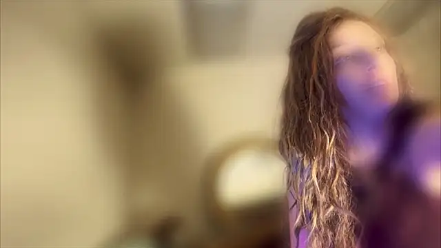 Snapshot of MonroeLoves chatting on February 7, 8:07 am MonroeLoves online show from February 7, 8:07 am