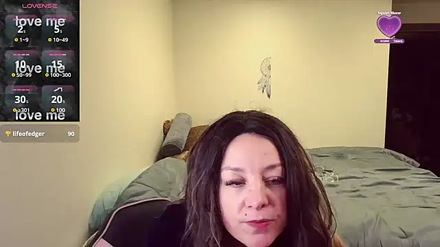 Snapshot of MonroeLoves chatting on February 10, 6:34 pm MonroeLoves online show from February 10, 6:34 pm