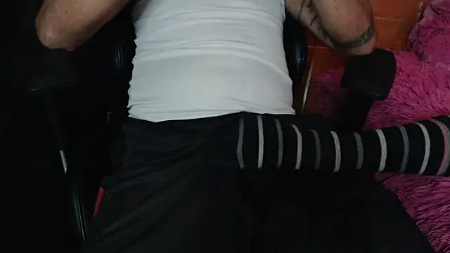 OldManAndGirlishLady online show from February 15, 2:04 am