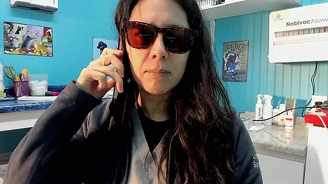 Snapshot of Reinacatchile chatting on May 19, 8:48 pm Reinacatchile online show from May 19, 8:48 pm