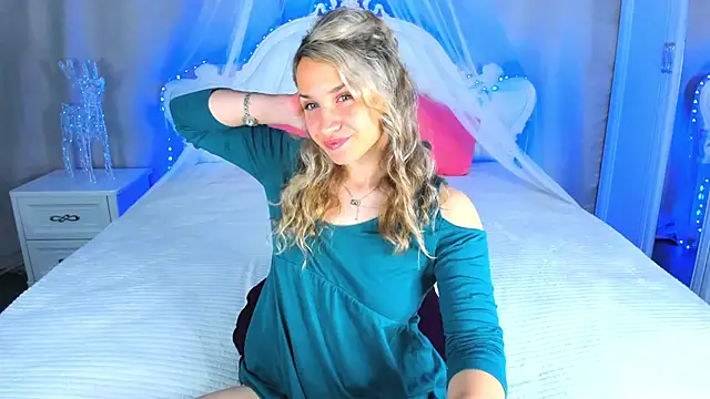 Snapshot of Milka_Blond chatting on May 21, 1:01 am Milka Blond online show from May 21, 1:01 am