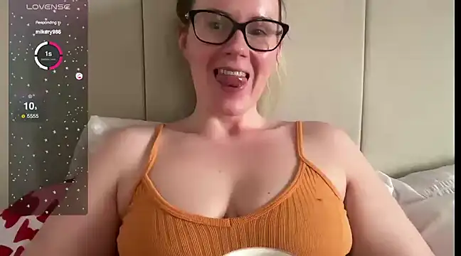 redheadrosie69 online show from February 16, 3:38 pm