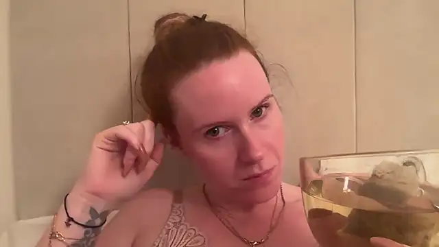 Snapshot of redheadrosie69 chatting on September 29, 6:57 pm redheadrosie69 online show from September 29, 6:57 pm