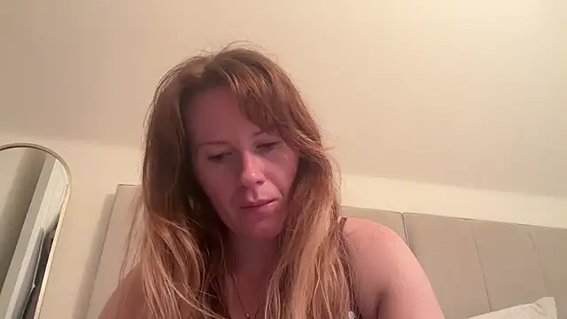 Snapshot of redheadrosie69 chatting on October 17, 6:49 am redheadrosie69 online show from October 17, 6:49 am