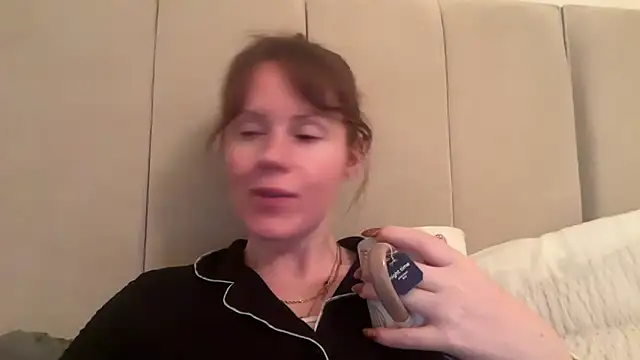 Snapshot of redheadrosie69 chatting on October 17, 6:54 pm redheadrosie69 online show from October 17, 6:54 pm