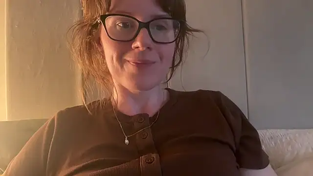 redheadrosie69 online show from May 5, 7:11 pm