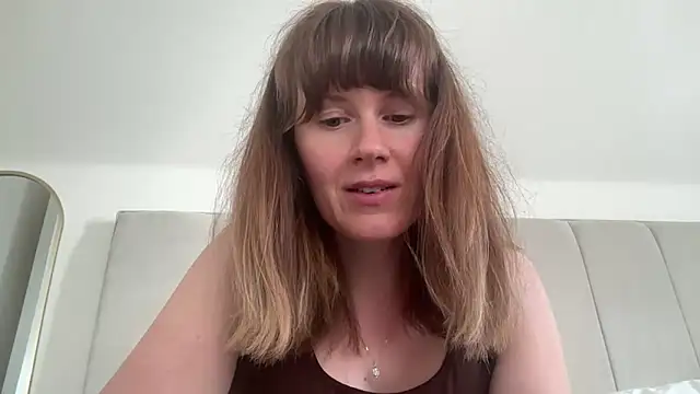 redheadrosie69 online show from May 13, 9:17 am