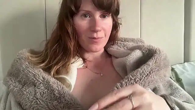 redheadrosie69 online show from May 17, 6:59 pm