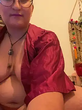 Snapshot of juicyrubies chatting on January 24, 2:51 pm juicyrubies online show from January 24, 2:51 pm