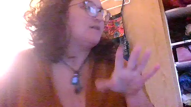 Snapshot of juicyrubies chatting on October 29, 1:02 pm juicyrubies online show from October 29, 1:02 pm